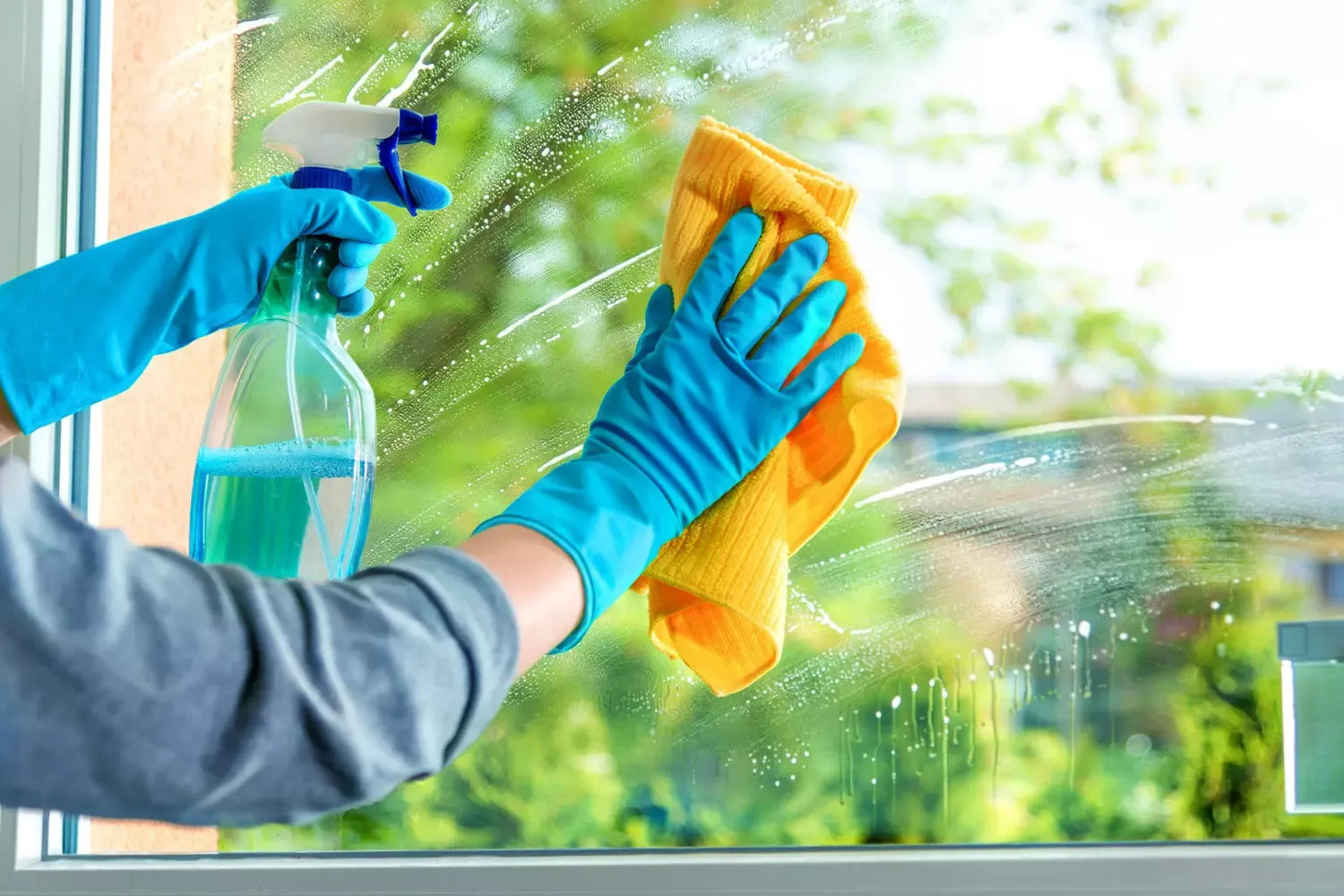 Comment laver les vitres de ma maison correctement?